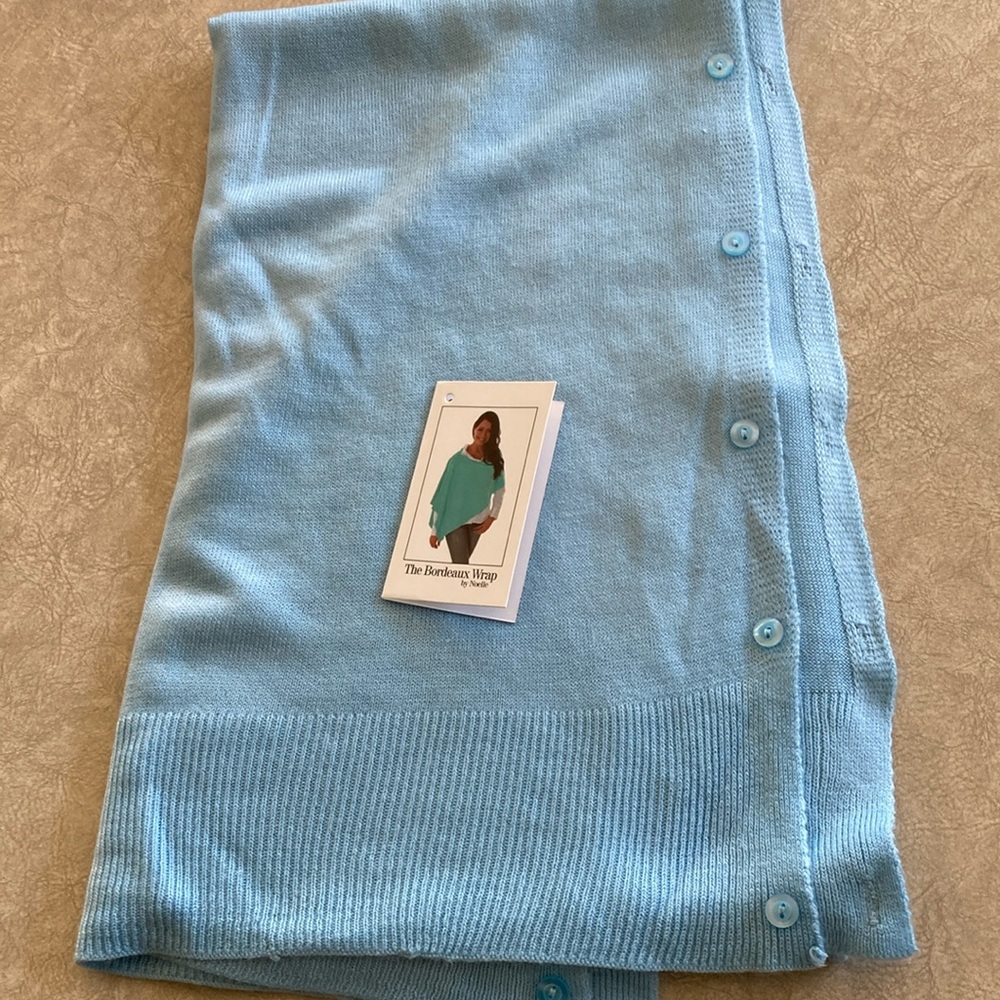 Woman’s Bordeaux Wrap, light blue